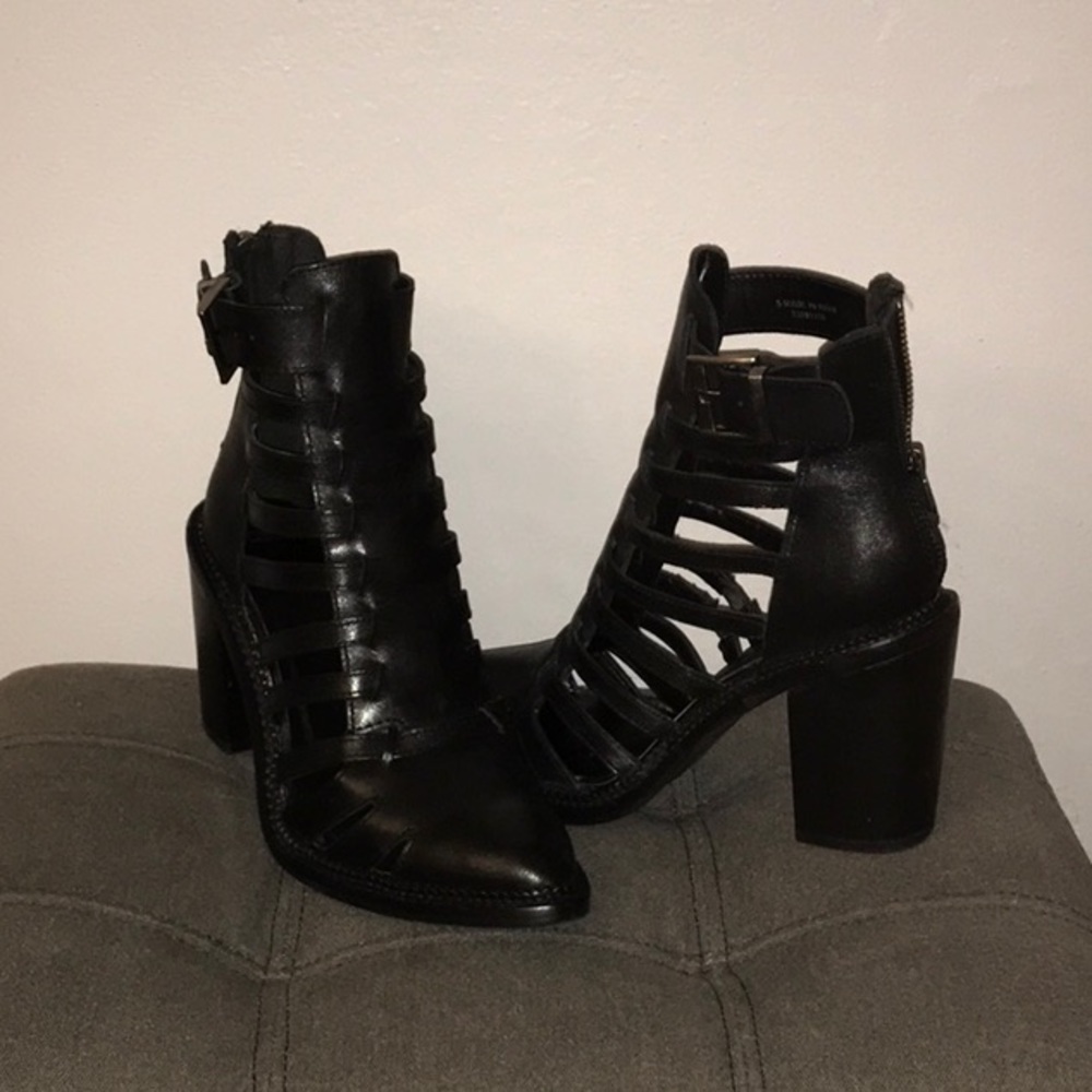 ASOS black leather booties UK 5 which is a us 7
